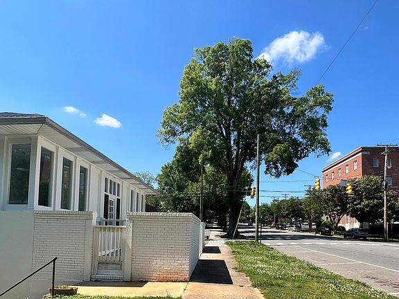 5th image of 502 S Center St #A