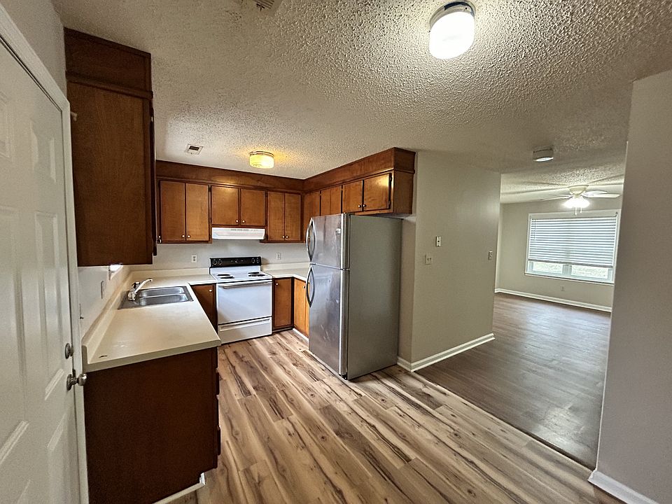 1st image of 810 N Stewart St APT 4