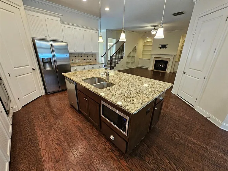 2104 McFarlin Ln — Photo 5