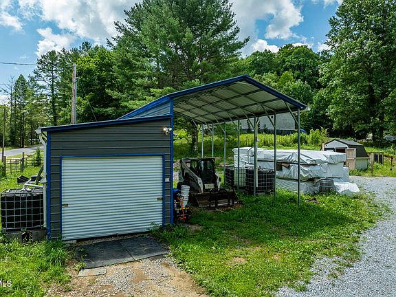5th image of 104 Crabtree Rd