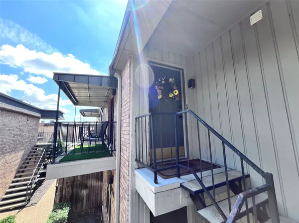 10216 Regal Oaks Dr APT C, Dallas, TX 75230