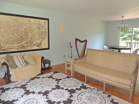 4th image of 7079 Lakeview Dr