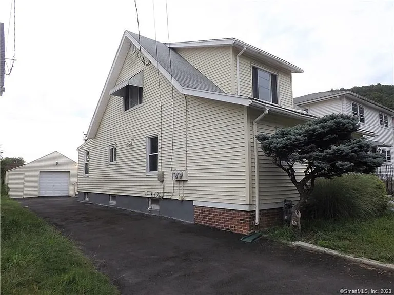 21 Manila Ave — Photo 4