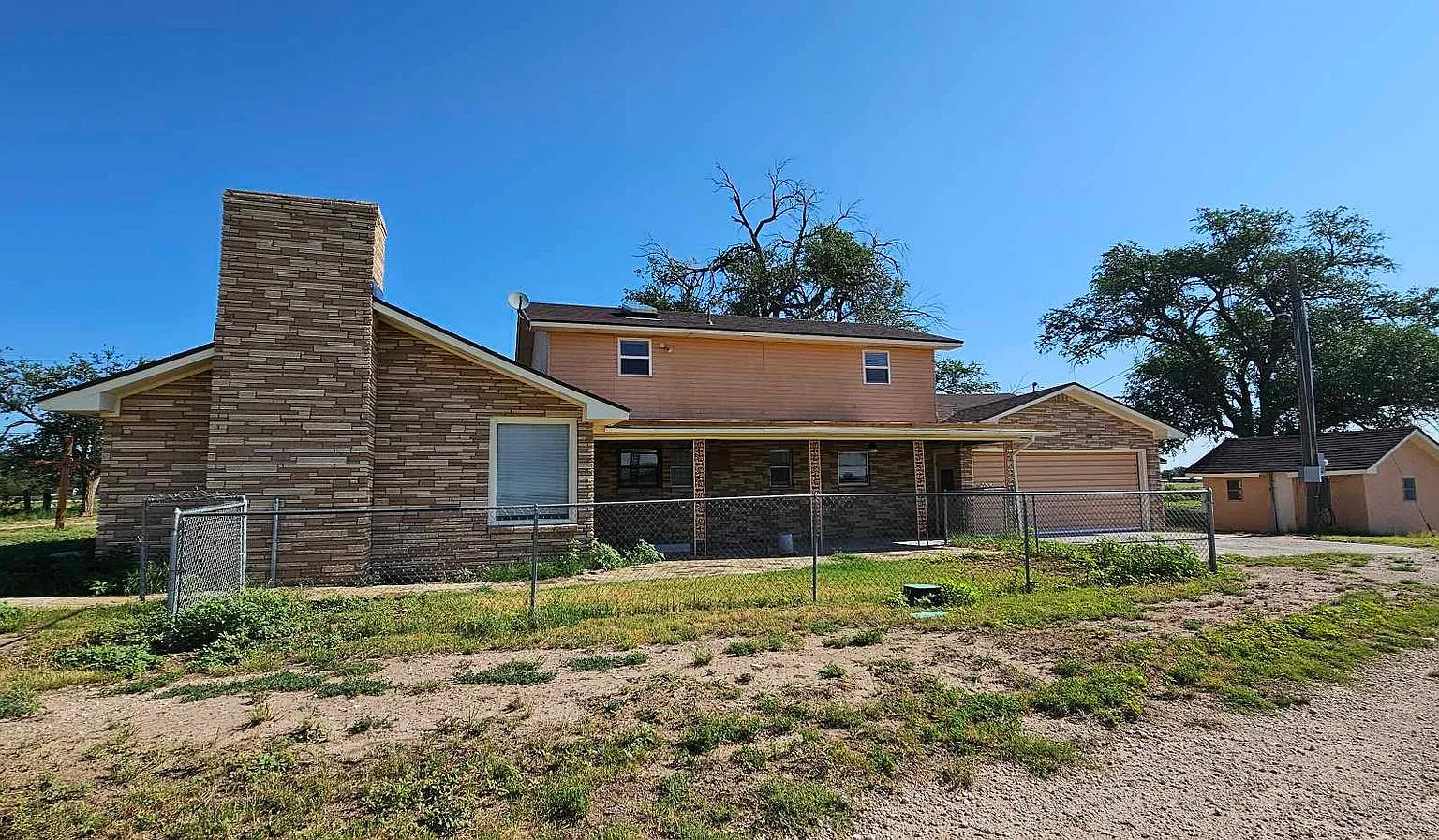 Beautiful 5BD/3BA Country Home with Attached Garage and Separate Large Garage/Storage — Photo 2