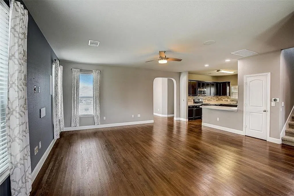 3 bed, 2.5 bath, 2101 sqft, $2,250 — Photo 4