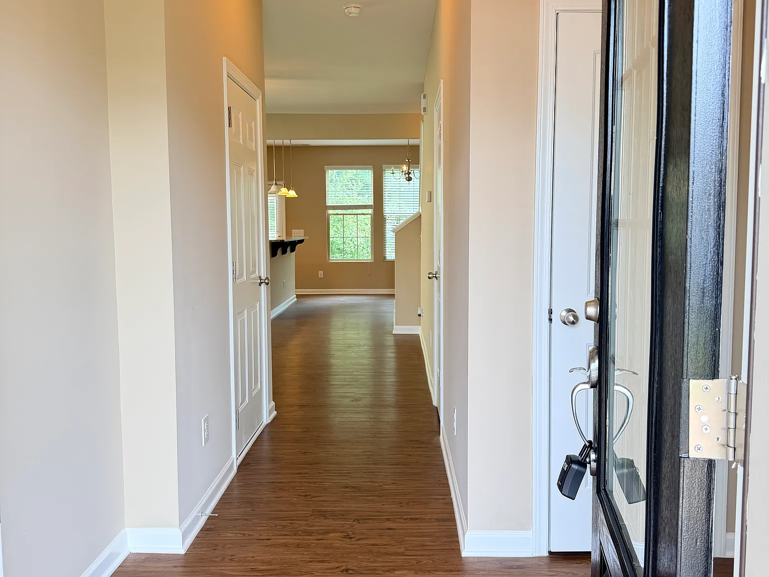 3 bed, 2.5 bath, 1635 sqft, $1,850 — Photo 3
