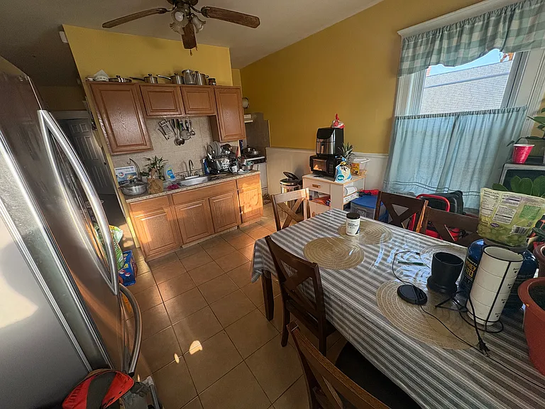 25 Planten Ave #2 — Photo 5