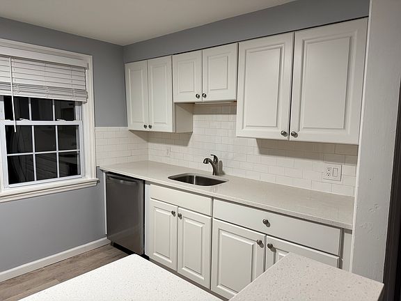 5th image of 9 Cottage Ln #B