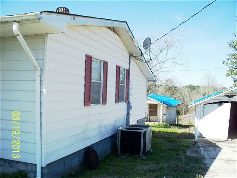 2nd image of 207 E 1st Ave