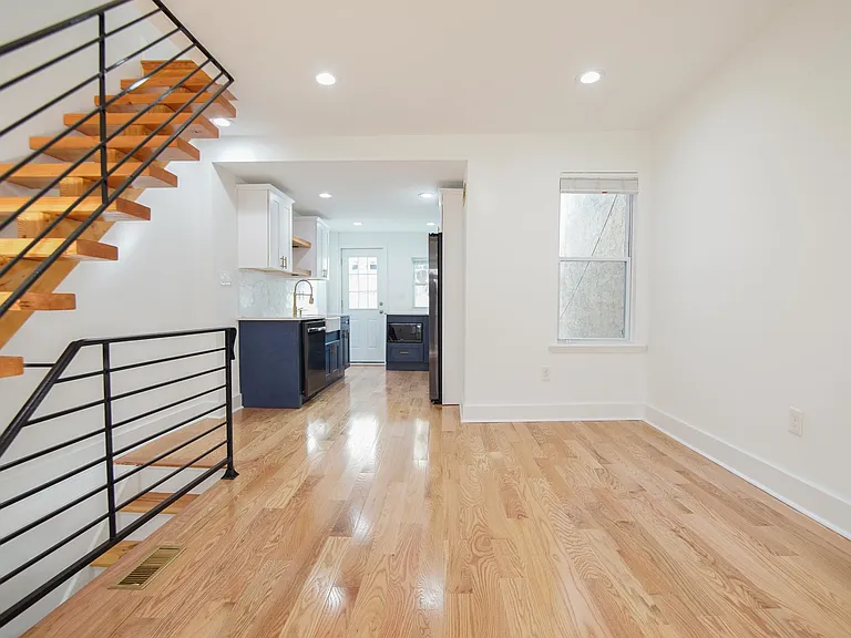 2129 Latona St — Photo 6