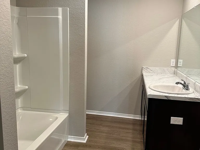 208 Sofia Dr — Photo 11
