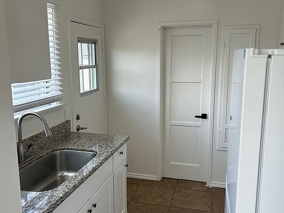 5th image of 11030-36 Venice Blvd #3801-11