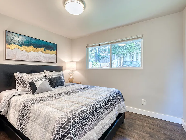 2nd Bedroom with Queen Bed
