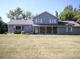 16504 Cross Rd, Kindred, ND 58051