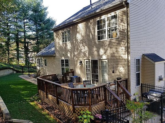 2nd image of 15059 Greenmount Dr