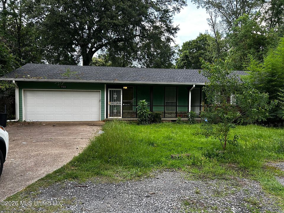 1st image of 720 Colonial Cir