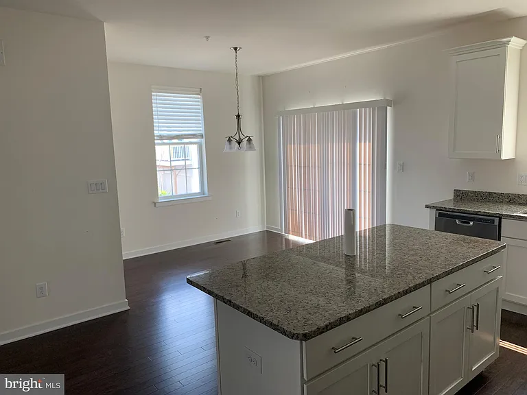 16 Manchester Dr — Photo 3