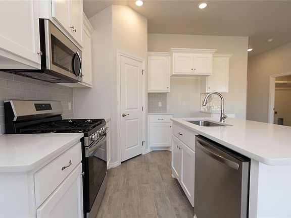 4th image of 12313 SW 30th St