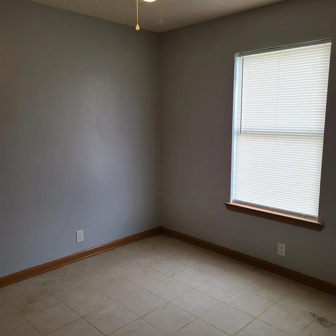 3 bed, 921 sqft, $995 — Photo 4