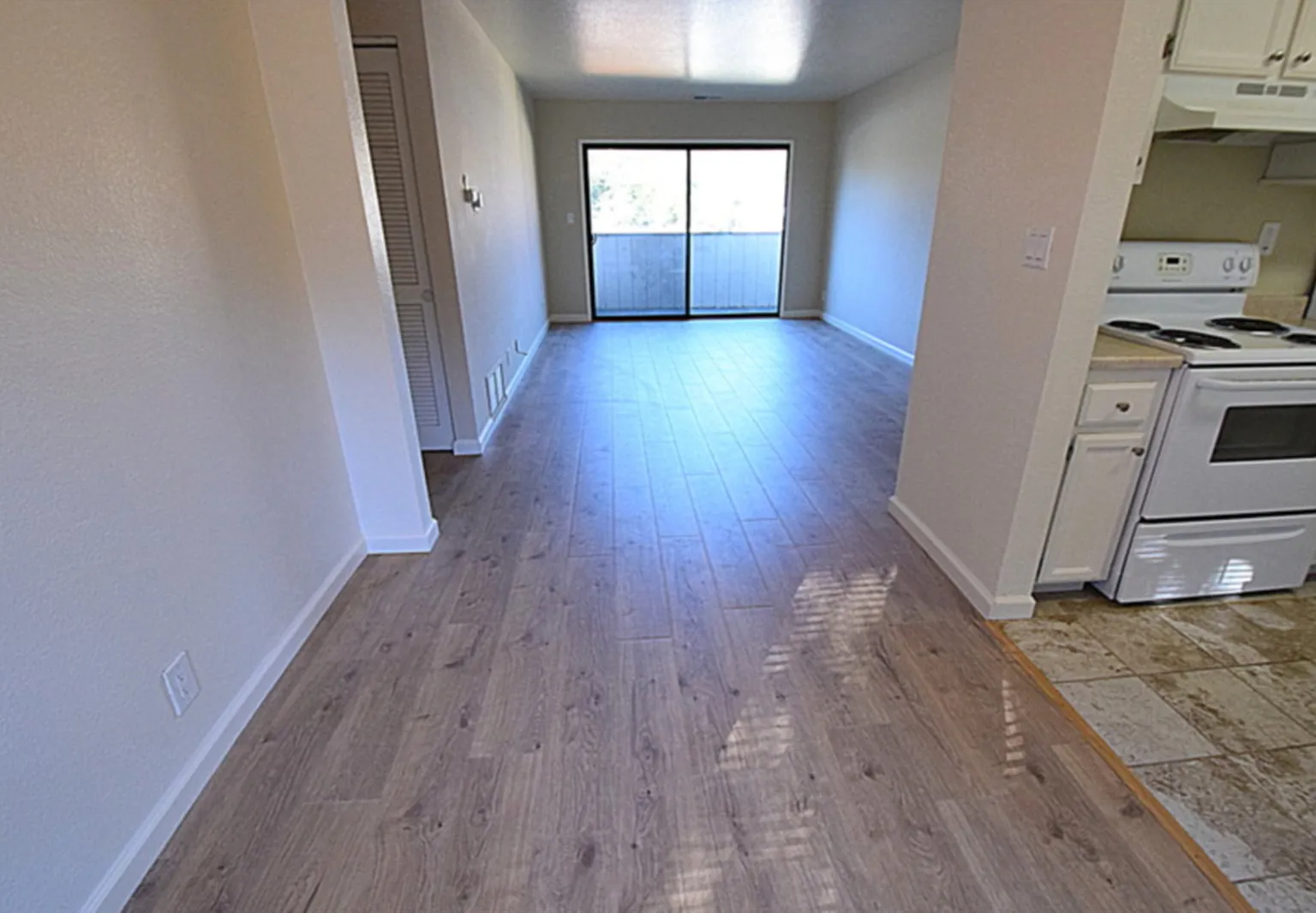 Large 2br/1ba In El Sobrante, New Carpet, Pkng, Balcony, Laundry! — Photo 1