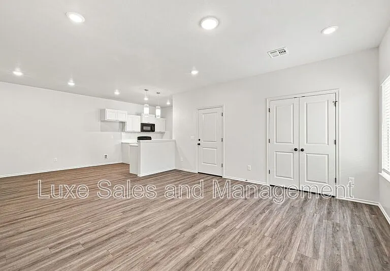 10912 Oak Hollow Dr — Photo 5