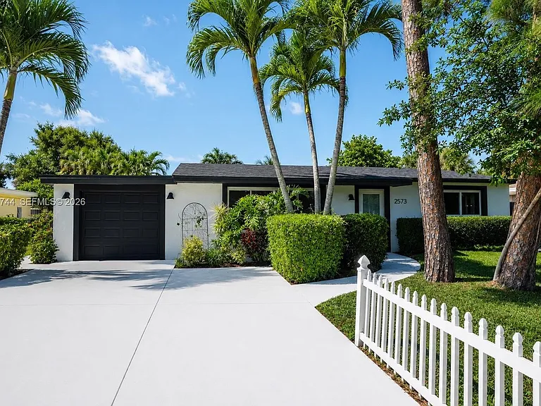 2573 Conroy Dr — Photo 4