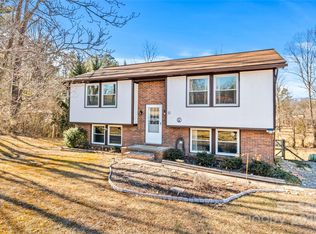 11 Oak Hill Ln, Fairview, NC 28730