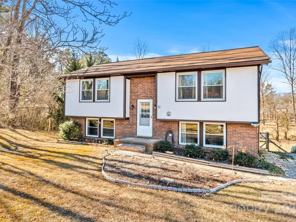 11 Oak Hill Ln, Fairview, NC 28730