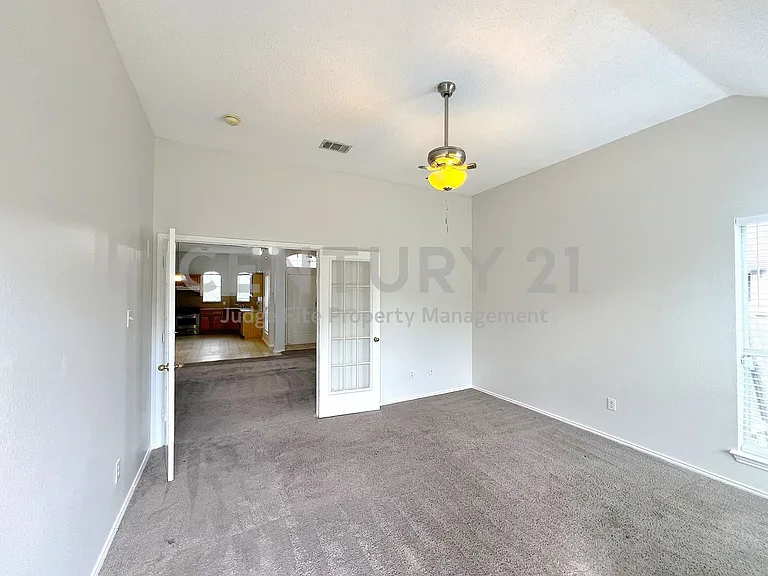 112 Walnut Ln — Photo 6