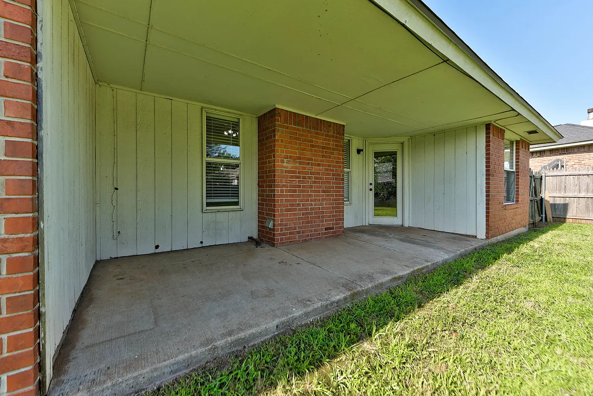 Building Photo - 2809 E Lake Dr