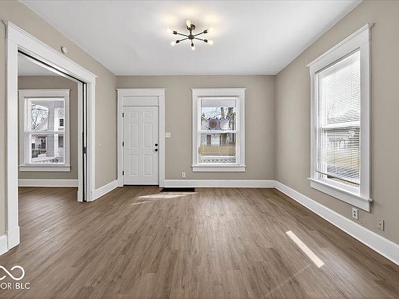 4th image of 1820 Singleton St