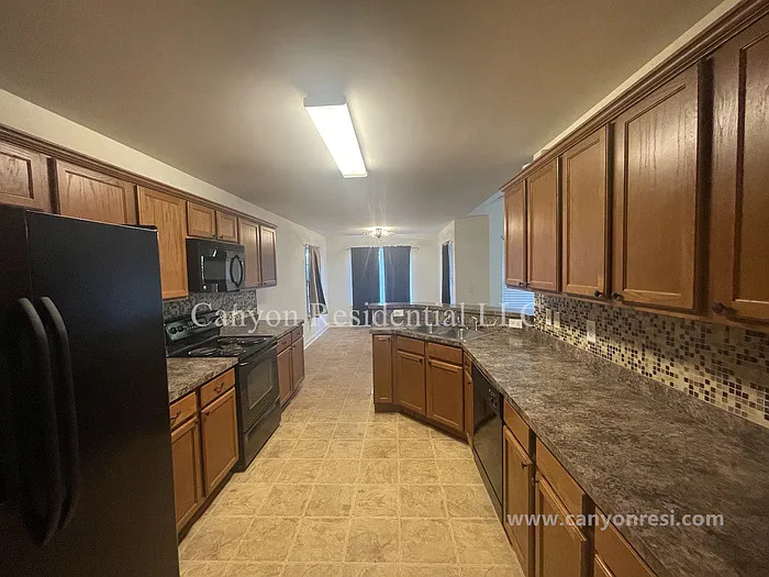 1604 Cedrow Dr — Photo 4