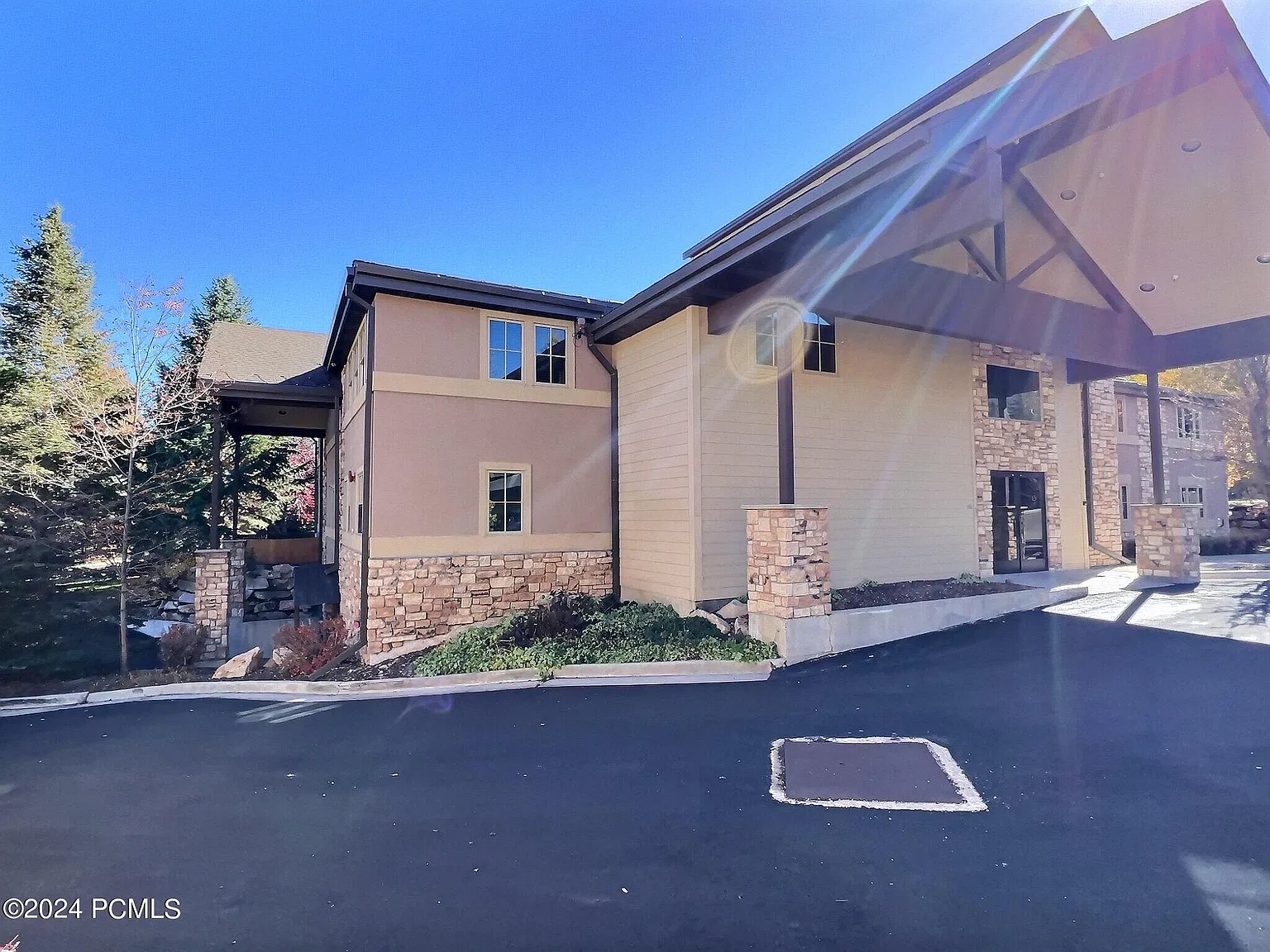 1 bed, 1.0 bath, 454 sqft, $1,600 — Photo 1