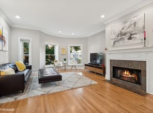 2027 N Howe St, Chicago, IL 60614
