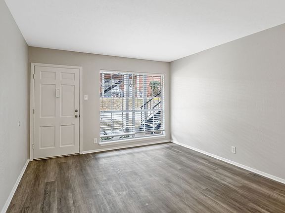 5th image of 3301 S Broadway Ave #C16