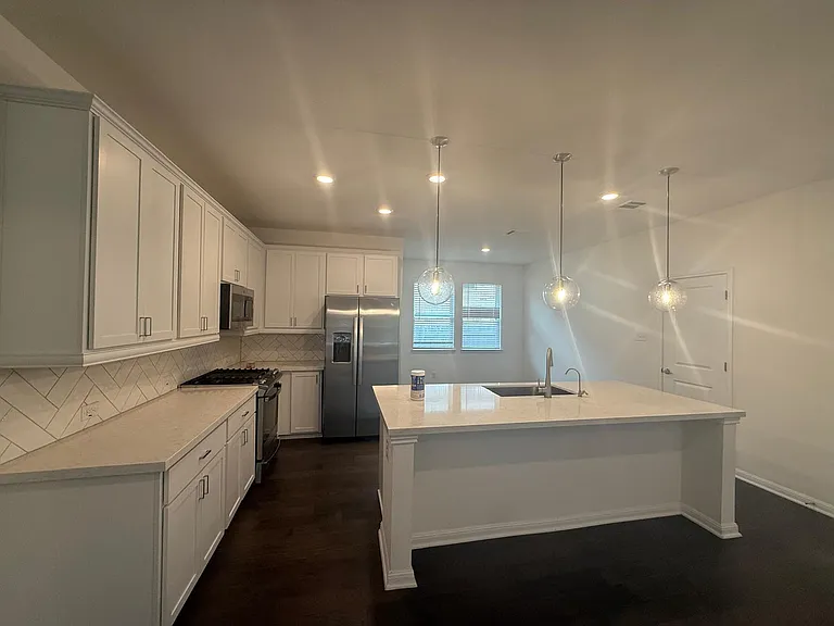 133 Green Knoll Ln — Photo 5