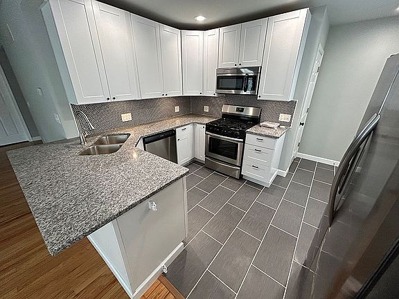 5th image of 3140 N Euclid Ave