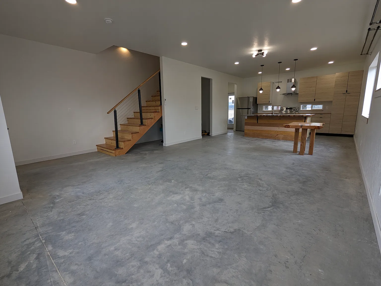 3 bed, 2.5 bath, 1600 sqft, $2,200 — Photo 2