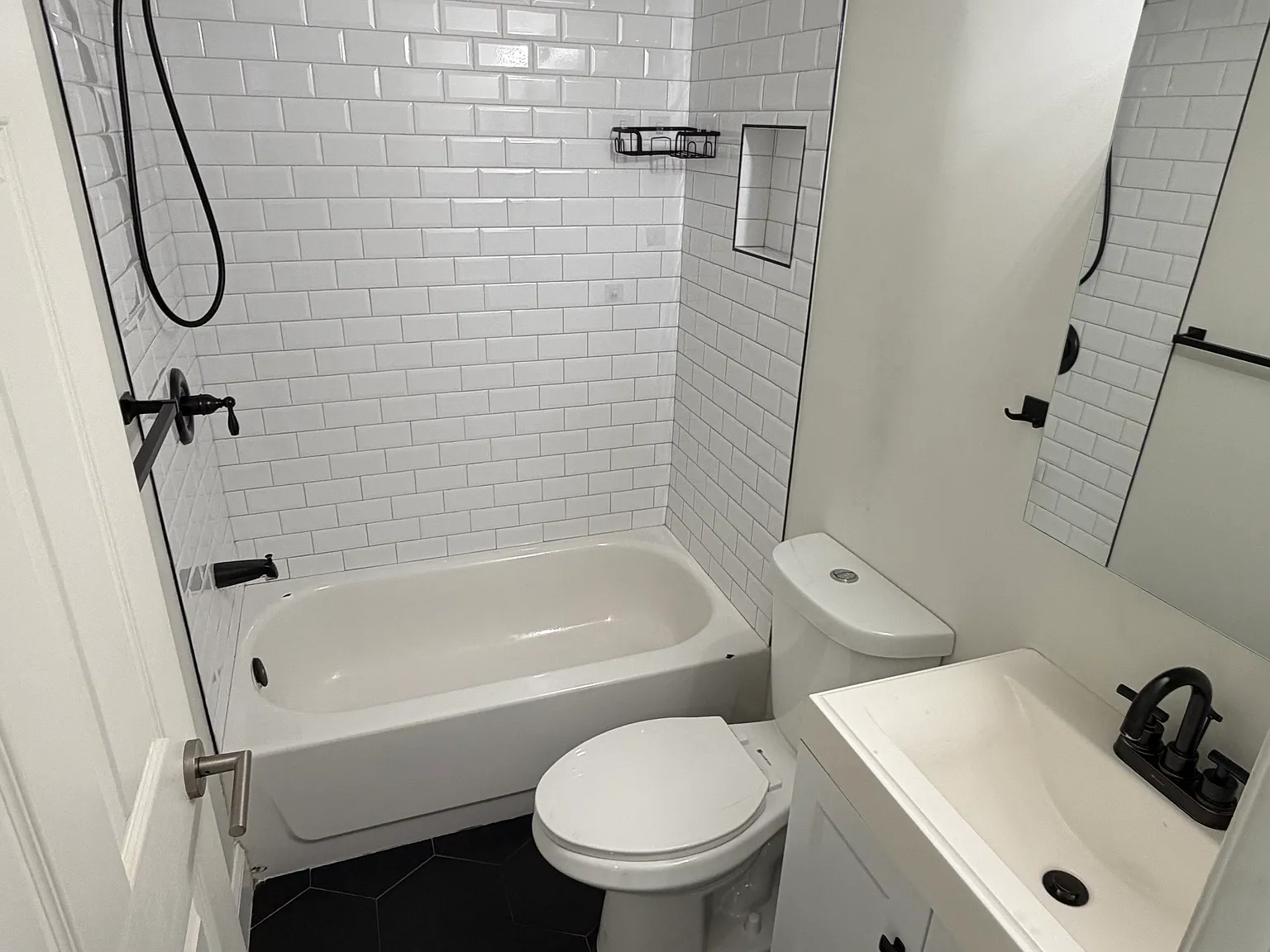1 bed, 700 sqft, $2,350 — Photo 4