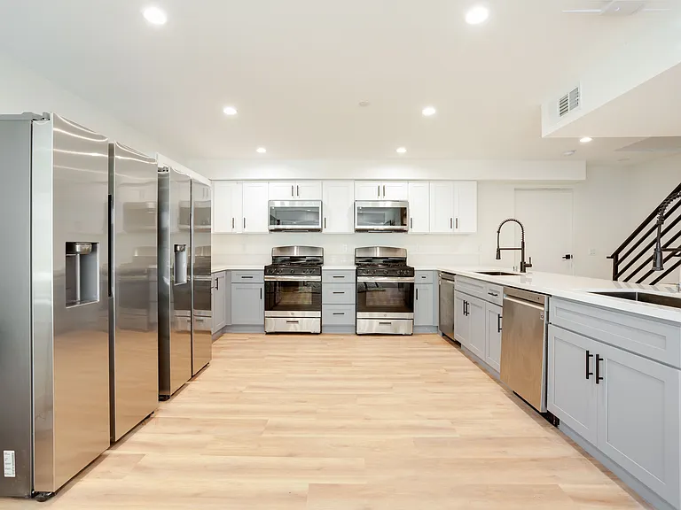 1224 W 37th Pl — Photo 8