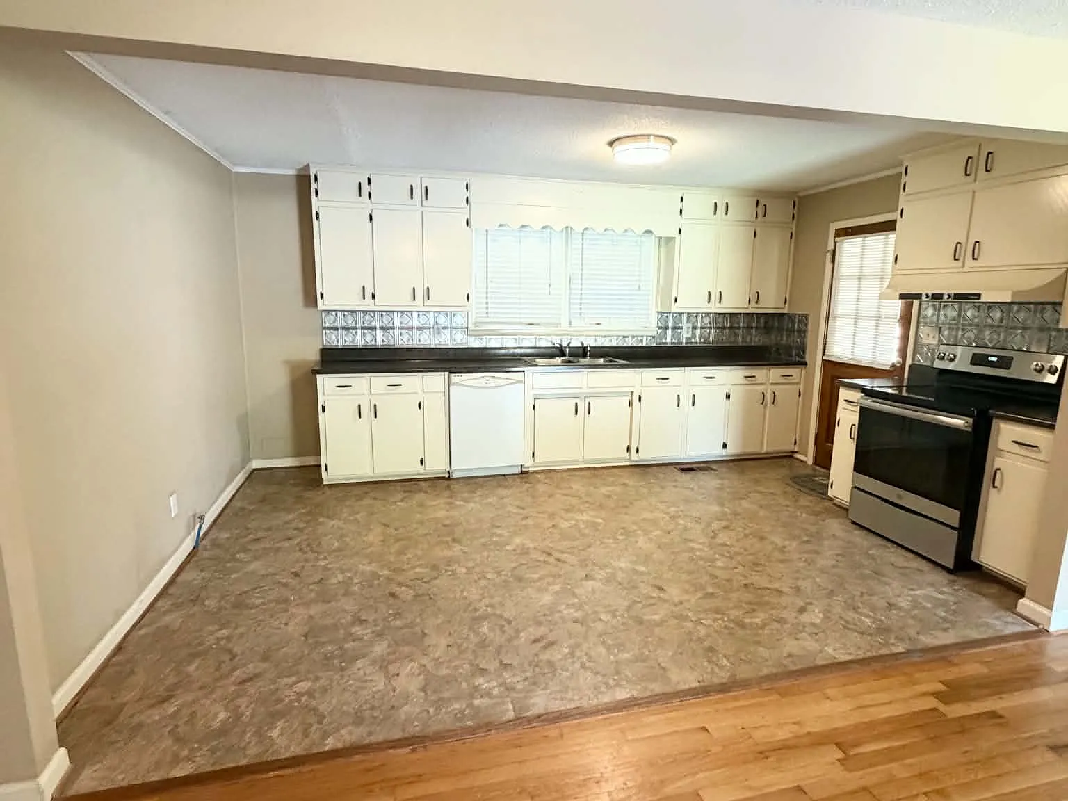 3 bed, 1080 sqft, $1,250 — Photo 4