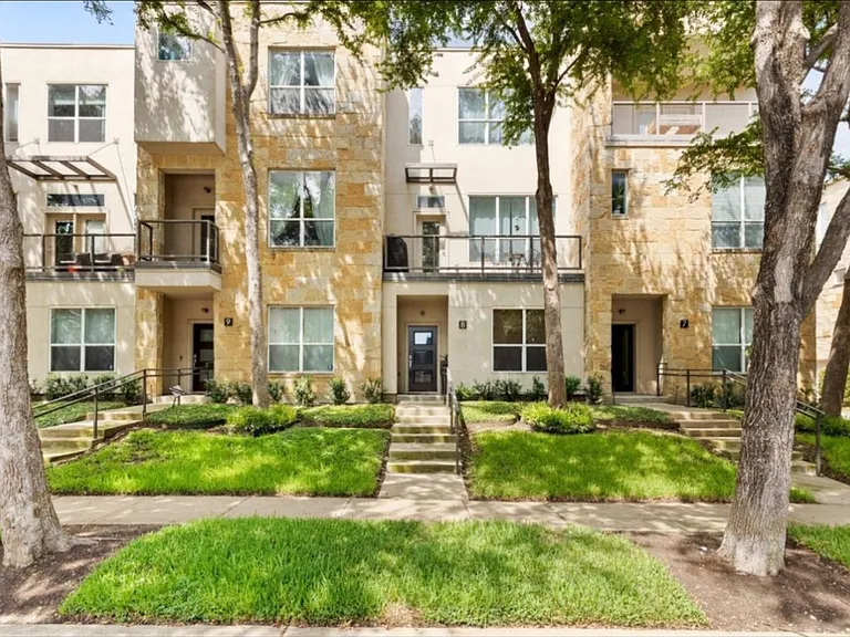 3800 Holland Ave #8 — Photo 1