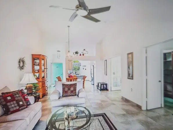 3250 Douglas Dr APT 201, Naples, FL 34105