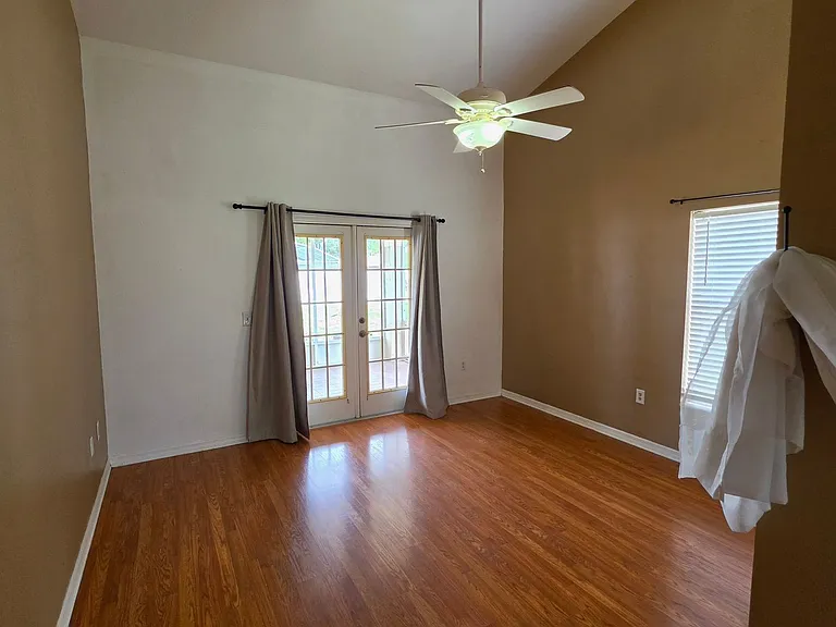 10051 Dorset Dr — Photo 15