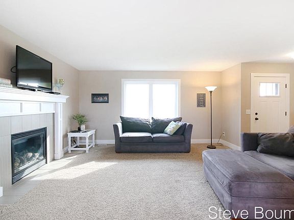 5th image of 2813 Air Park Dr