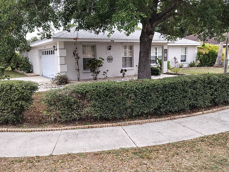 4939 21st Way E — Photo 2
