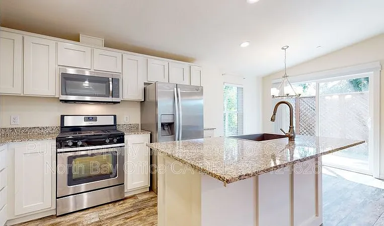 5389 Gravenstein Hwy N — Photo 10