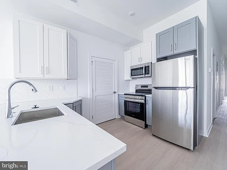 2403-2407 W Thompson St #6 — Photo 7