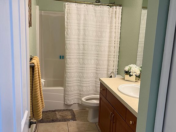 4th image of 1401 SE 8th Ave