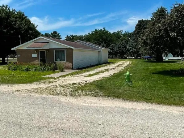915 Washington St, Lamont, IA 50650